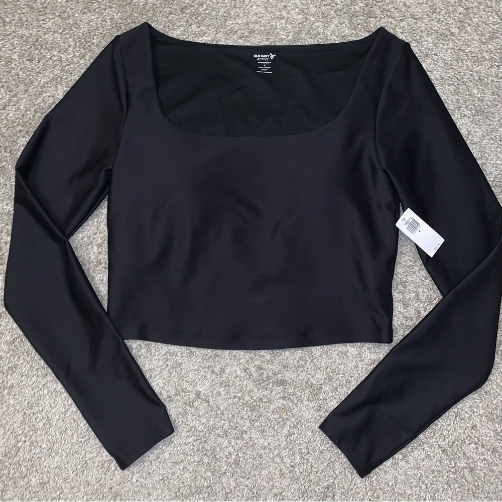 💕 SALE 💕 New Old Navy Black Long Sleeve Crop Tee with built in bra